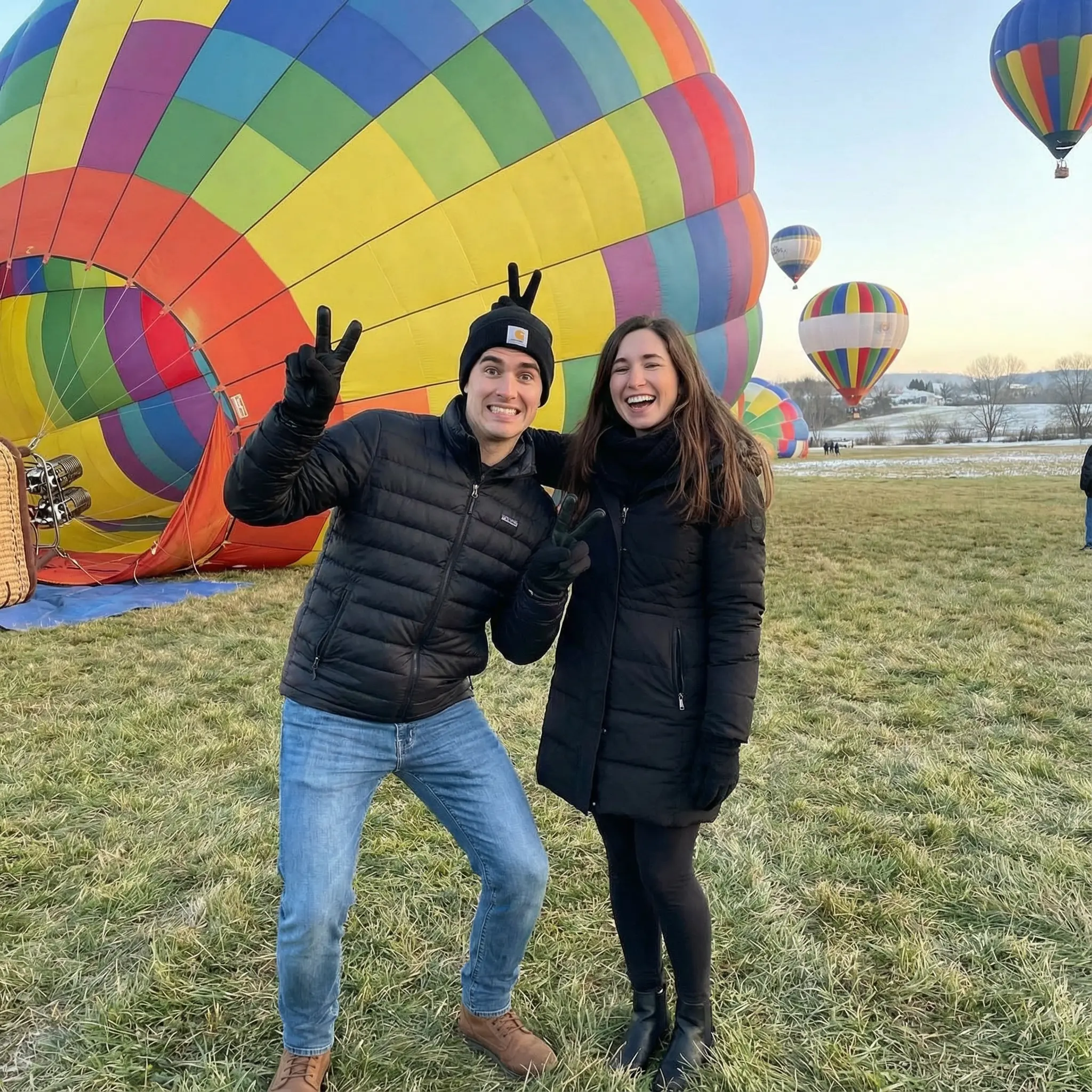 Pareja disfrutando del cuento juntos